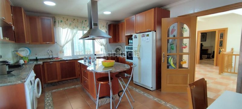 Foto 7b02f4e2-620d-4a2d-9784-4012e2f379dd. Chalet with parking pool in Perleta - Maitino Elche / Elx