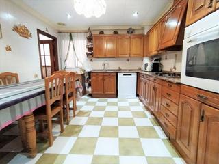 Pis a Centro. Vivienda en esquina en zona jesuitinas