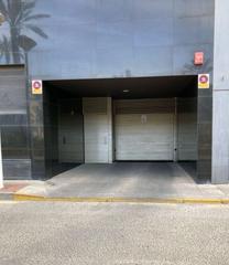 Parking coche en Plaza Crevillente - Antiguos Juzgados - El Asilo. Ocasion   se vende paza de garaje en calle santa ana