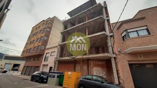 Edifici a Tavernes de la Valldigna. Edificio con obra parada en tavernes