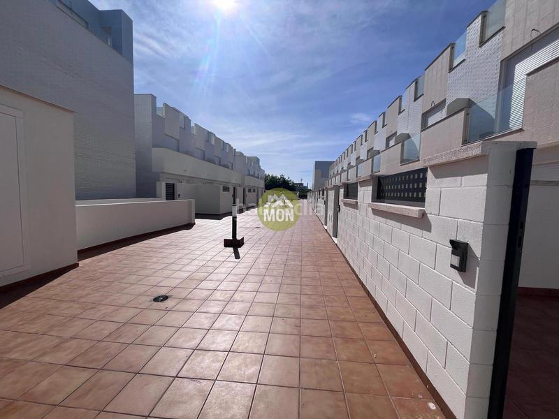 Foto ba0b4a36-b796-48a7-b8ad-554b539da982. Casa adosada unifamiliar nuevo en la playa en Playa-Ben Afeli Almazora / Almassora