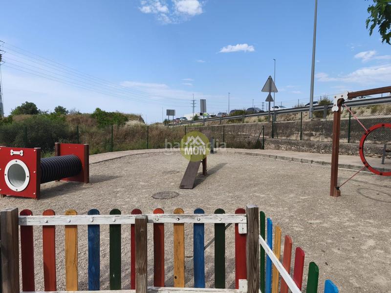 Foto 036d2308-cd4e-43b5-bc74-c732de679e54. Edificio  con obras paradas en el en Palomar