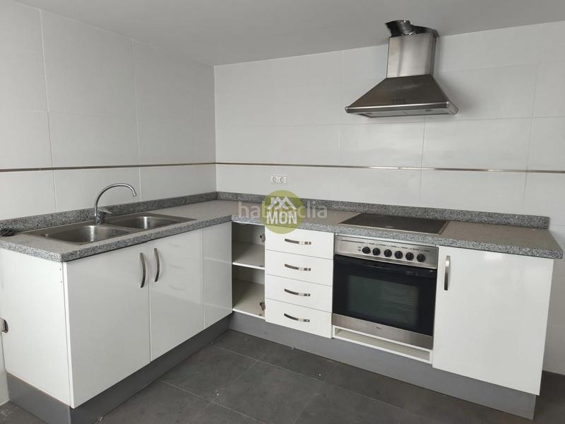 Foto 0cf5d65d-e96a-4975-8f0f-6c82f55c3f2d. Edificio  con obras paradas en el en Palomar