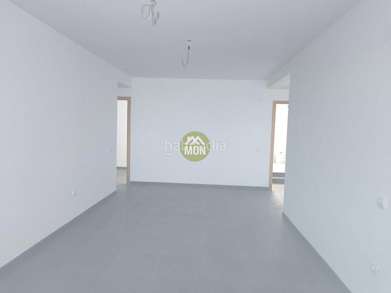 Foto 367dae43-0203-4ea1-9851-11f7b5b70b21. Edificio  con obras paradas en el en Palomar