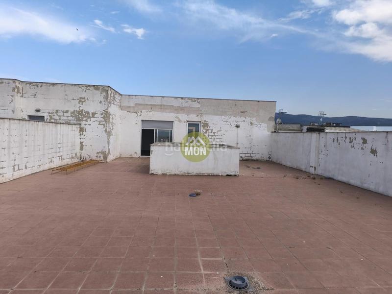 Foto 4965b567-0e9e-42c0-9590-dc0a3fa81063. Edificio  con obras paradas en el en Palomar