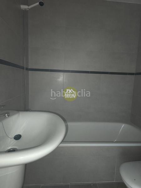 Foto 54244fa4-419b-43a9-9a84-14f6b90614dc. Edificio  con obras paradas en el en Palomar