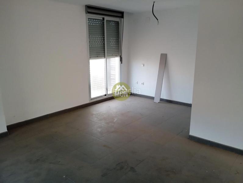 Foto 6fb3edfb-28cf-4c51-9478-c986090ea94f. Edificio  con obras paradas en el en Palomar