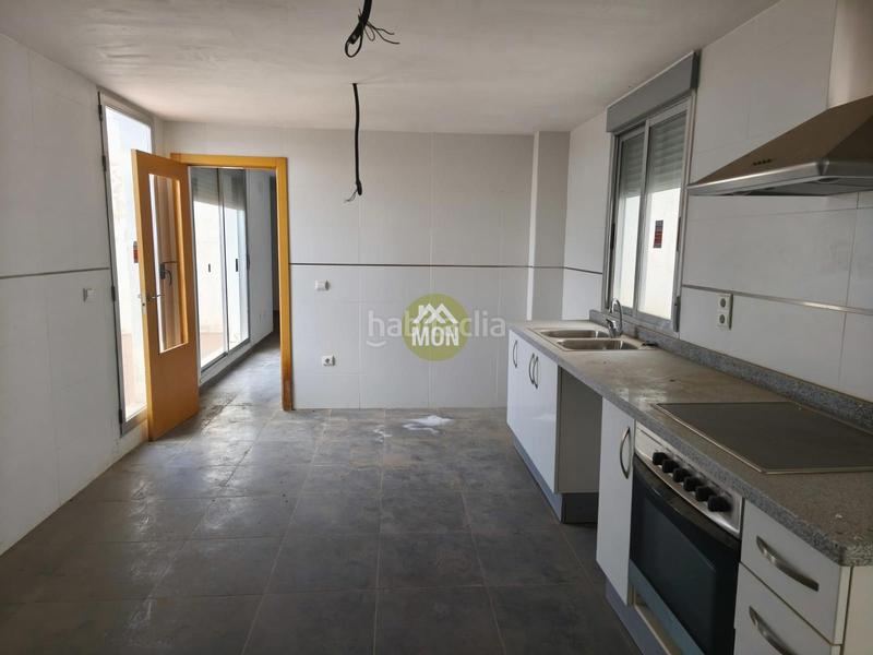 Foto 7f922422-0dfe-4deb-95f1-86374a069a0c. Edificio  con obras paradas en el en Palomar