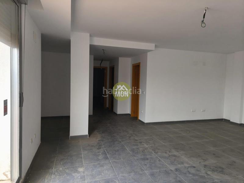 Foto 8837f015-576f-46ab-946a-2cf6311c69a3. Edificio  con obras paradas en el en Palomar