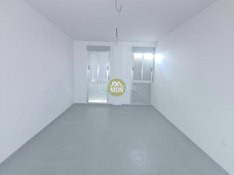 Foto 93bf6fae-308e-492d-b845-eda9f100dd80. Edificio  con obras paradas en el en Palomar