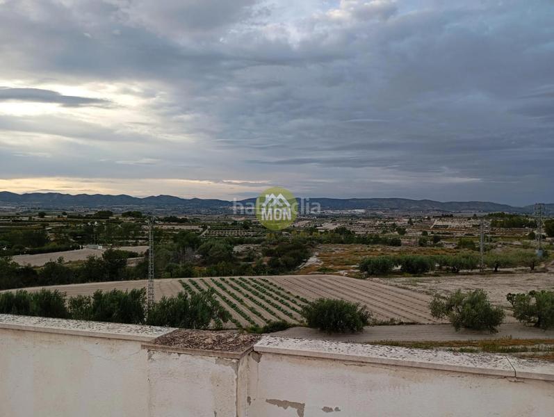 Foto a47f7216-fa30-4ec7-a9d7-98c34a256e16. Edificio  con obras paradas en el en Palomar