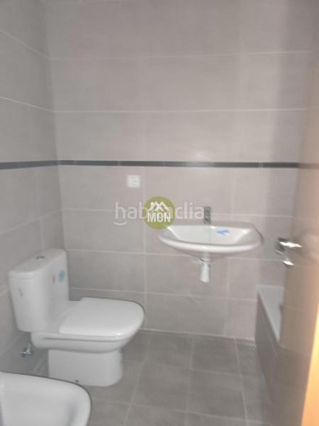 Foto a5e342fb-1808-4bf2-91b8-333150a95c2c. Edificio  con obras paradas en el en Palomar