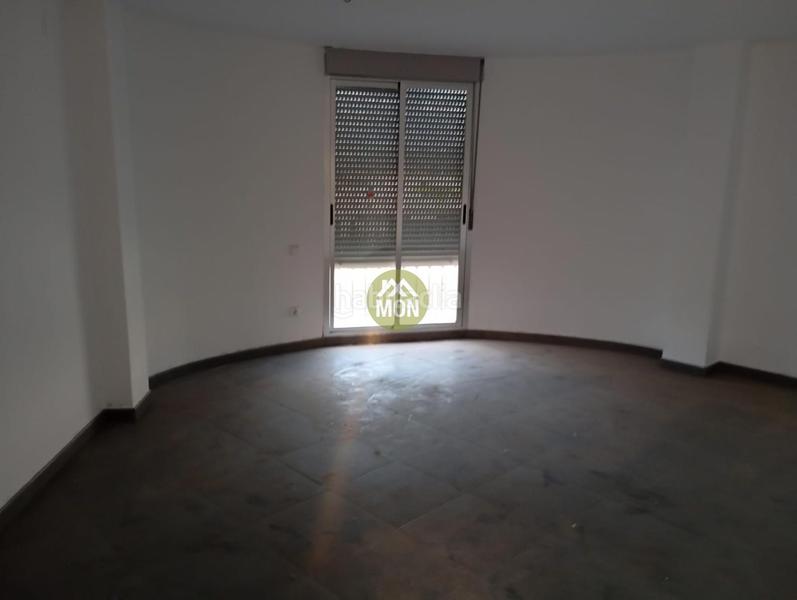 Foto aee7cf36-ac48-4580-b9d6-8be7a9efa0ec. Edificio  con obras paradas en el en Palomar