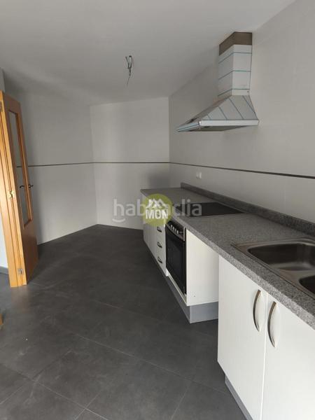 Foto be08cfa8-ff4d-4cce-83c4-83c319476e47. Edificio  con obras paradas en el en Palomar