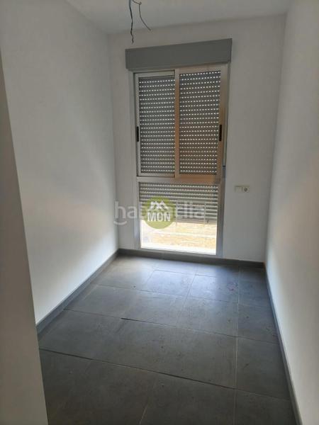 Foto c105d0b0-2b77-46be-a530-d4a45e1f21c1. Edificio  con obras paradas en el en Palomar