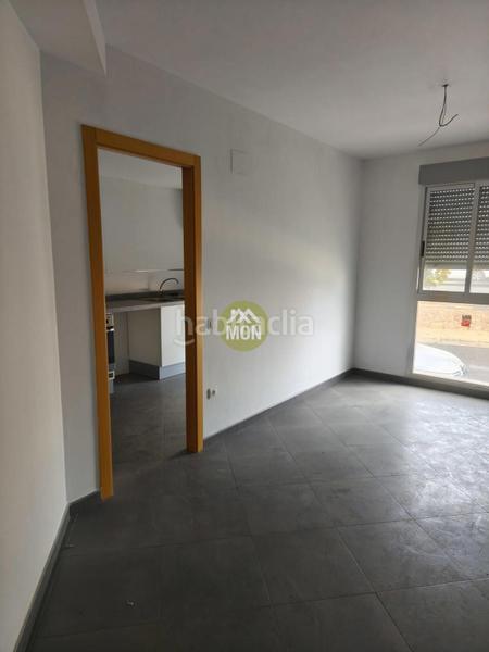 Foto ea92f8dc-f0ed-4617-affe-a28e48426db7. Edificio  con obras paradas en el en Palomar