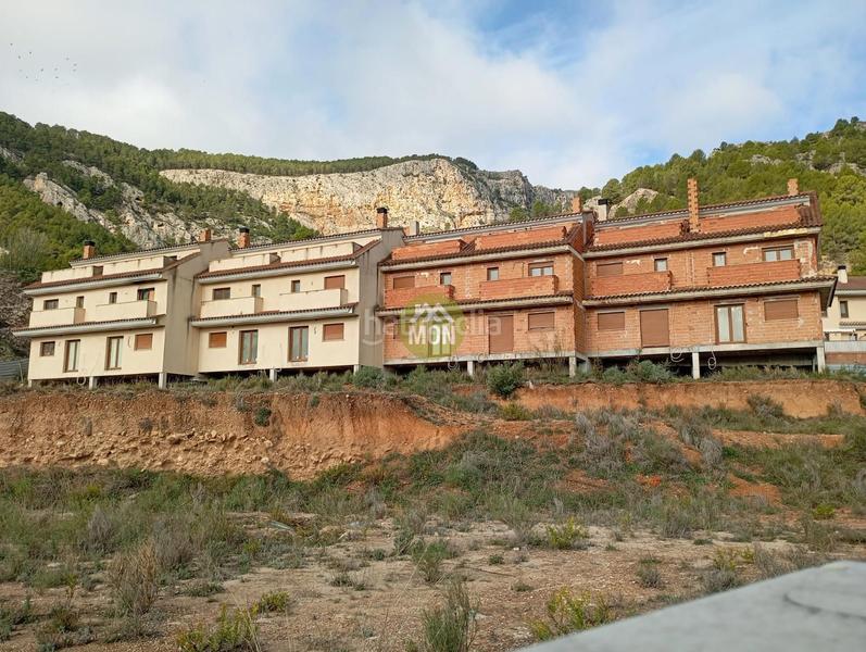 Foto 8bf5e9c2-0379-47f8-9b70-cea4a0f5b165. Edificio in Zona Nord Alcoi