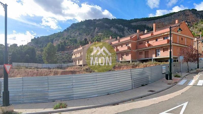 Foto f96b4a1c-598e-4631-a9ef-b6b1f4ae8d17. Edificio in Zona Nord Alcoi