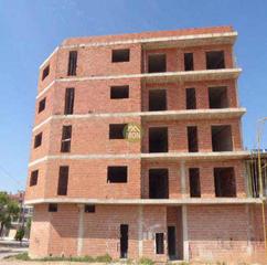 Edifici a Núcleo Urbano. Edificio con obras paradas en la pobla de vallbona
