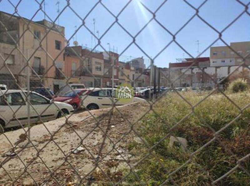 Foto d953c974-0551-4ca8-93bf-f3bf5ed23908. Terreno residencial solar esquinero el en Sants Patrons Alzira