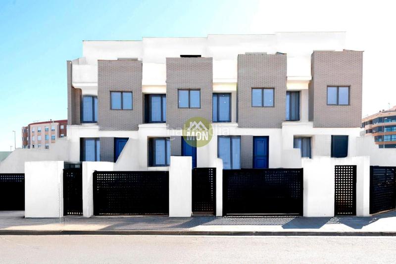 Foto af9e1f9b-754d-45da-8b90-d2ef7aa51fc8. Casa adosada adosado en construcción en Onda