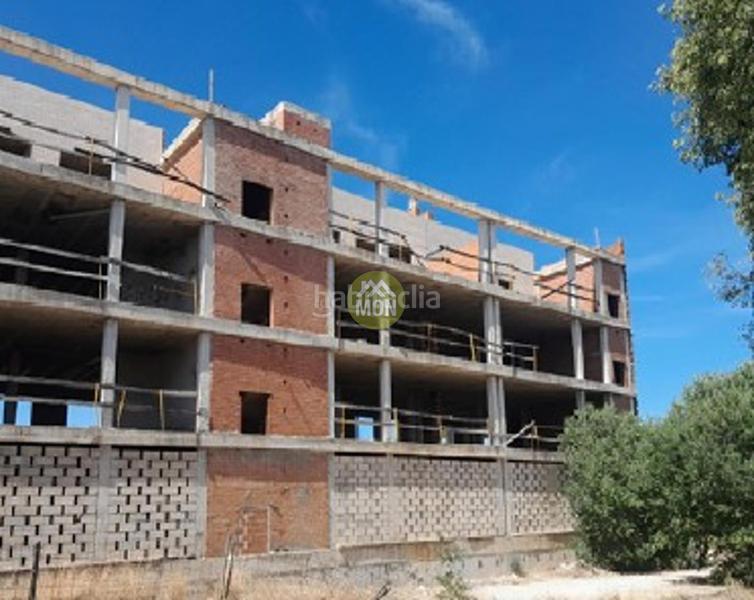 Foto 2d16aa36-0a42-4c40-a41e-e09ed0975be3. Edificio obra parada en Carcaixent