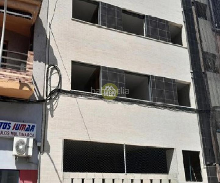 Foto 9be185fa-8472-43ec-a3d9-15e7b57578a4. Edificio obra parada en Carcaixent