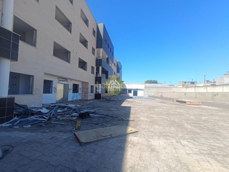 Foto cbbf3b7b-76ef-44cf-9429-f89a2705a602. Edificio obra parada en Carcaixent