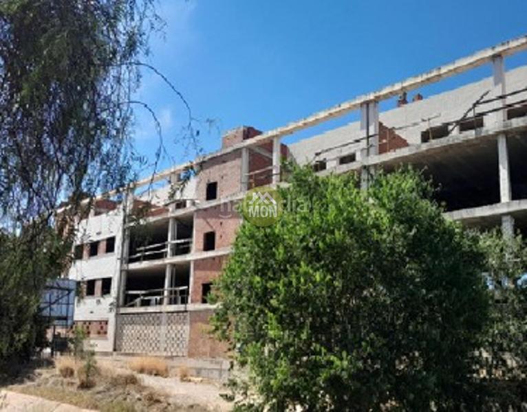 Foto cbd95fae-90ed-4615-9654-be2878c68a78. Edificio obra parada en Carcaixent