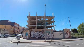 Edifici a Pueblo. Obra parada en benicarló