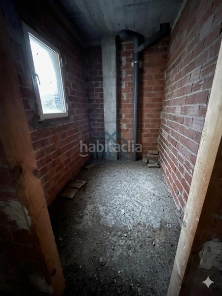 Foto d4d1fc9f-e872-4bda-9677-a860fd13c6e9. Edificio obra parada en benimamet en Benimàmet Valencia