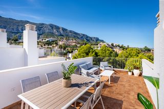 Casa adossada a Carrer de la rosa 47. Unifamiliar nuevo en el montgó