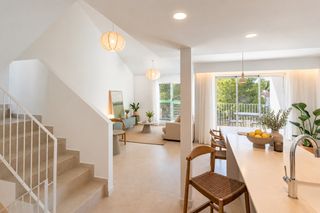 Casa adossada a Carrer de la rosa 47. Casa nueva con vistas al meidterráneo