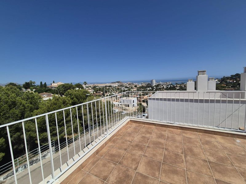Foto 7eb4dc84-cb86-411e-a149-0aa3f6cdb264. Casa adosada 177m<sup>2</sup> en carrer de la rosa 47 adosado con jardín abancalado en Dénia