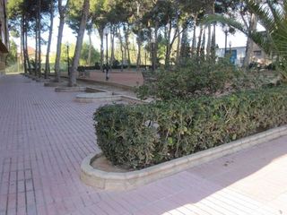 Business premise in Monforte del Cid. Local comercial en el parque esquina