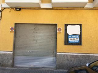 Aparcament cotxe a Novelda. Plaza de garaje super amplia ideal para 4 coches y sobra espacio