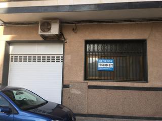 Local commercial à Novelda. Local comercial de 143 m2. o ideal para plaza de garajes para 4