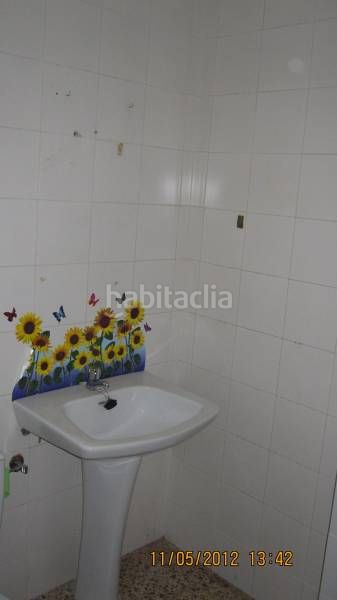 Foto f05c3bda-53c4-4a58-a61f-3463de6a475b. Lloguer local comercial a Monòver