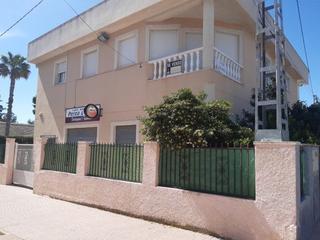 Casa en Monver. Casa vallada en la ciudad