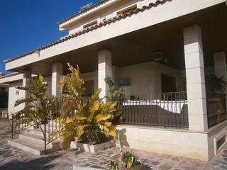 Xalet a Novelda. Chalet vallado