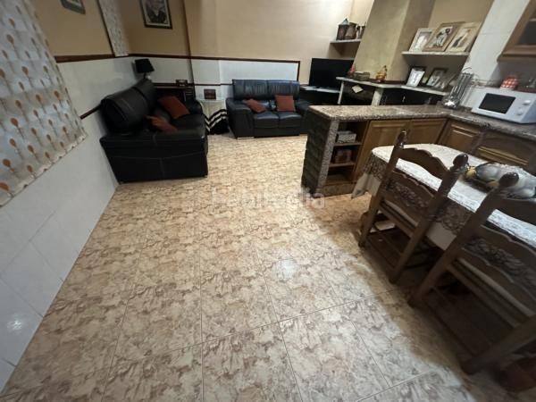 Foto 5b901d7e-cff6-4594-8605-9b2254891515. Casa adossada amb aparcament a Monforte del Cid