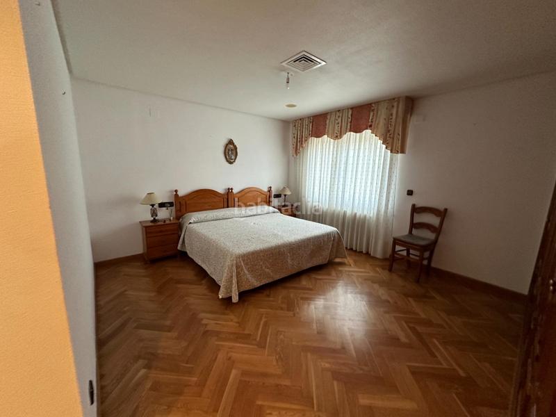 Foto b82a7143-49c9-47e2-b576-66f3c6e79502. Chalet con riscaldamento parcheggio piscina in Campo Alto-Club de Campo Elda