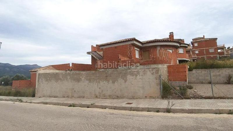 Foto 081c9cff-067a-4ed5-bc73-8c36ea8fe466. Edificio en Castalla