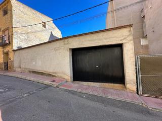 Terreny residencial a Monòver. Solar con garaje parcela de 220 metros