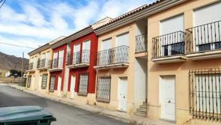 Casa adossada a Jumilla. Obra parada de 16 viviendas