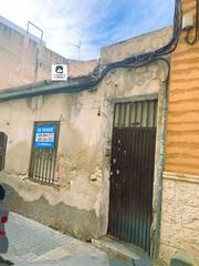 Masia a Plaza de Toros-Avenida Chapí-Trinquete. Solar  con casa para derribo