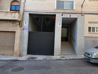 Aparcament cotxe a Petrer. Garaje en petrer ne murillo edificio saoro