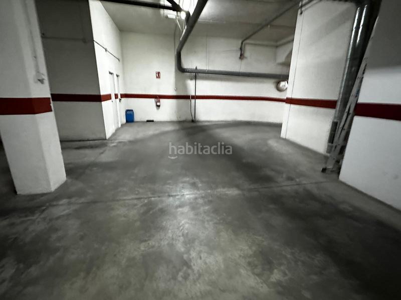 Foto 0ee005fd-c159-43b3-91b3-df241eac9856. Aparcament cotxe a Petrer