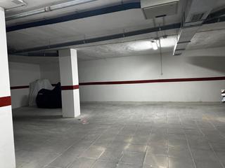 Aparcament cotxe a Petrer. Garaje en petrer