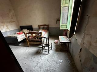Casa adossada a Novelda. Casa adosada para reformar